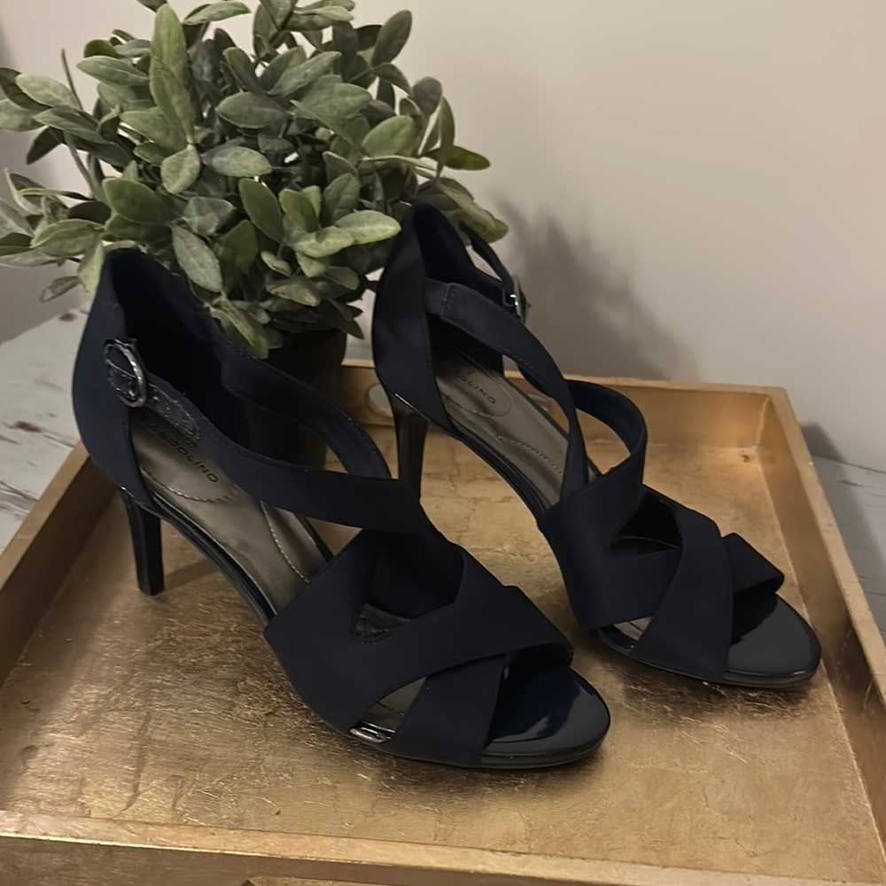 Bandolino Navy Strappy Heels